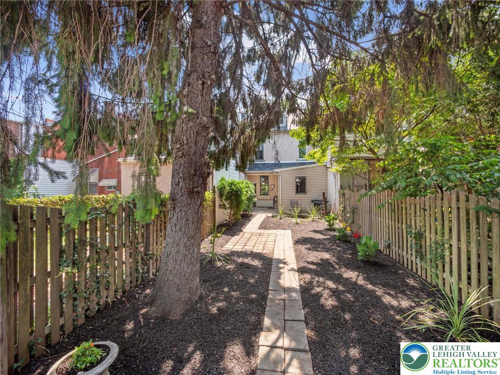 Allentown City, Pennsylvania 18102, United States, 3 Bedrooms Bedrooms, ,2 BathroomsBathrooms,Residential,Pending,198099