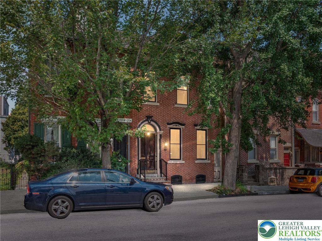 Allentown City, Pennsylvania 18102, United States, 3 Bedrooms Bedrooms, ,2 BathroomsBathrooms,Residential,Pending,198099