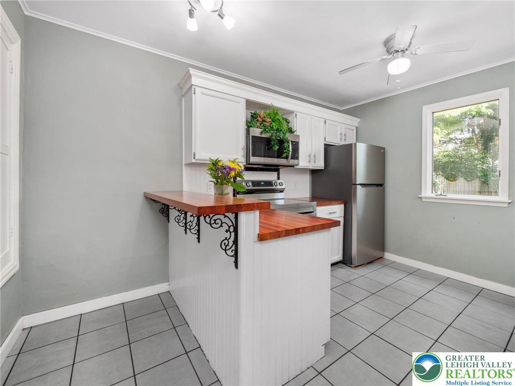 Allentown City, Pennsylvania 18102, United States, 3 Bedrooms Bedrooms, ,2 BathroomsBathrooms,Residential,Pending,198099