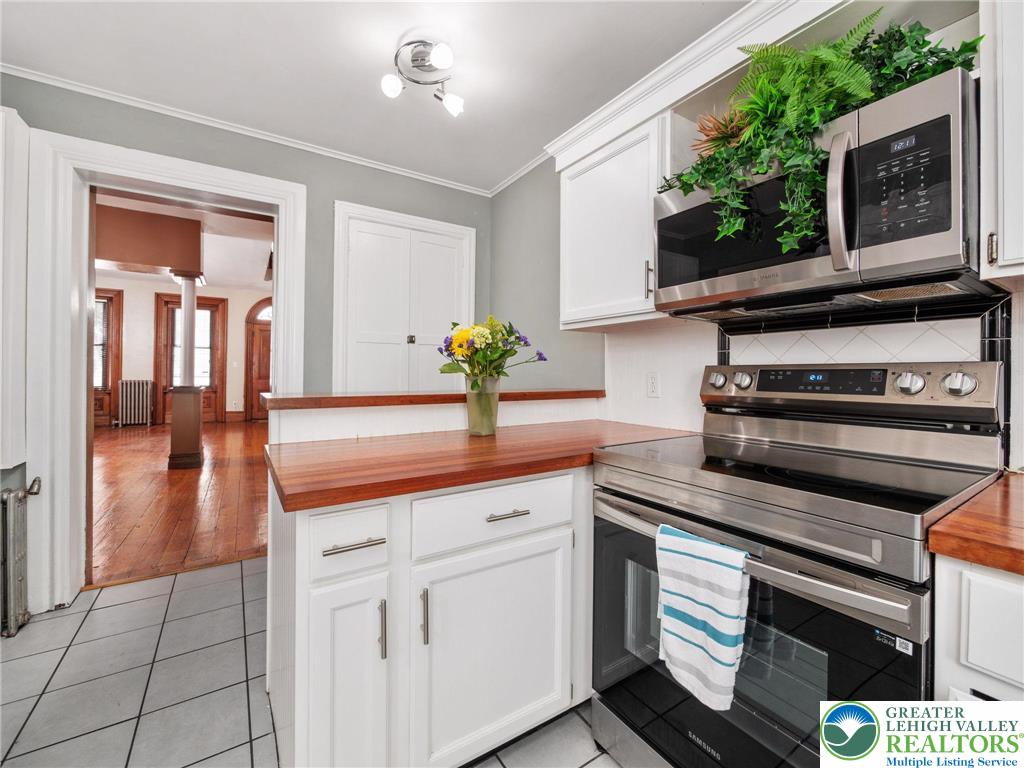 Allentown City, Pennsylvania 18102, United States, 3 Bedrooms Bedrooms, ,2 BathroomsBathrooms,Residential,Pending,198099