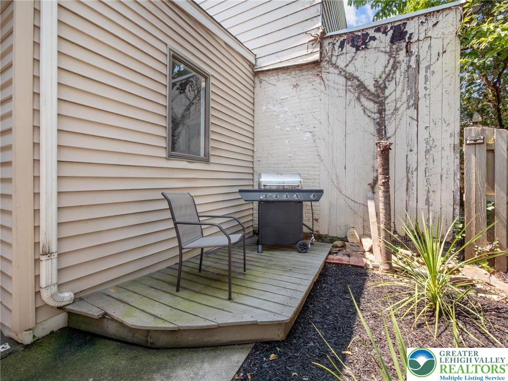 Allentown City, Pennsylvania 18102, United States, 3 Bedrooms Bedrooms, ,2 BathroomsBathrooms,Residential,Pending,198099