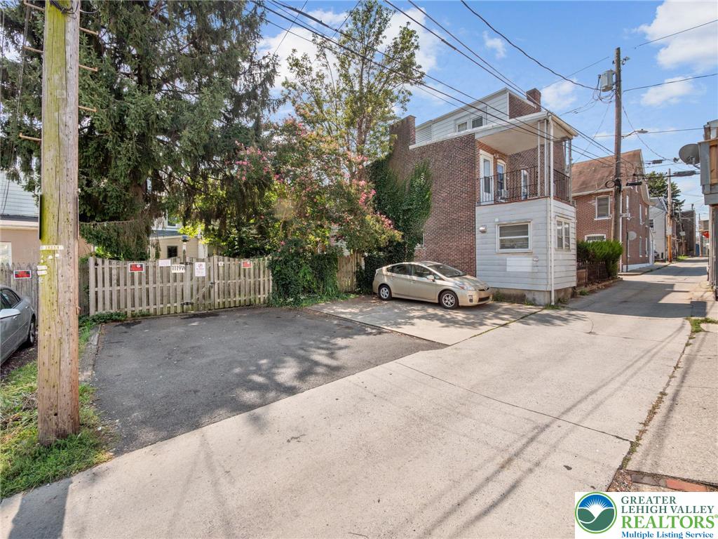 Allentown City, Pennsylvania 18102, United States, 3 Bedrooms Bedrooms, ,2 BathroomsBathrooms,Residential,Pending,198099