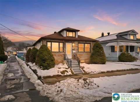 Photo of 1437 Courtright Avenue, Hellertown Boro, PA 18055 (MLS # 772112)