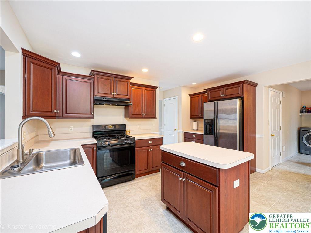 Forks Twp, Pennsylvania 18040, United States, 4 Bedrooms Bedrooms, ,3 BathroomsBathrooms,Residential,Active,151238