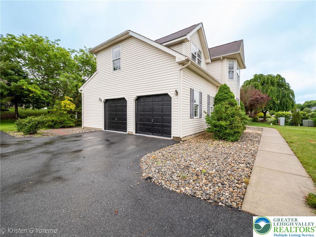 Forks Twp, Pennsylvania 18040, United States, 4 Bedrooms Bedrooms, ,3 BathroomsBathrooms,Residential,Active,151238