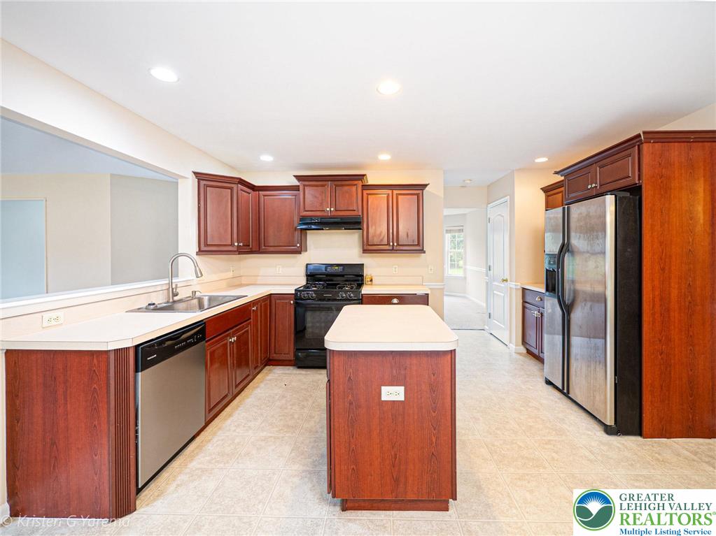 Forks Twp, Pennsylvania 18040, United States, 4 Bedrooms Bedrooms, ,3 BathroomsBathrooms,Residential,Active,151238