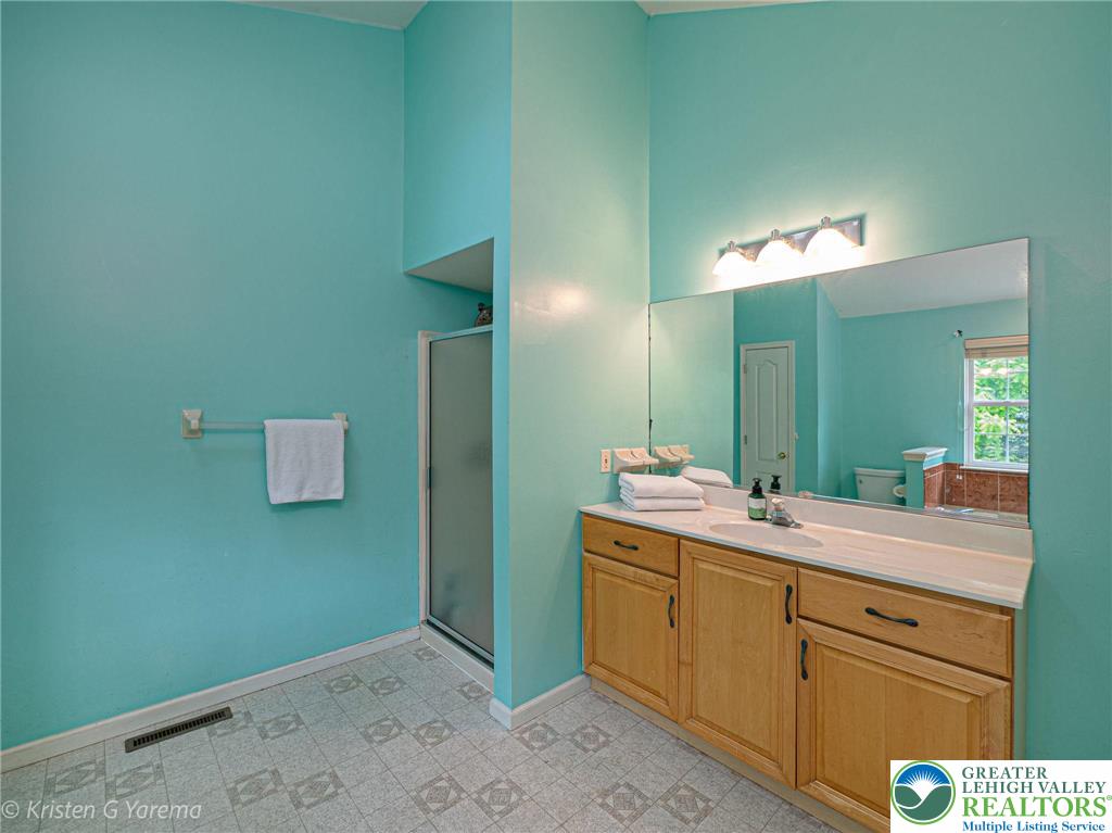 Forks Twp, Pennsylvania 18040, United States, 4 Bedrooms Bedrooms, ,3 BathroomsBathrooms,Residential,Active,151238