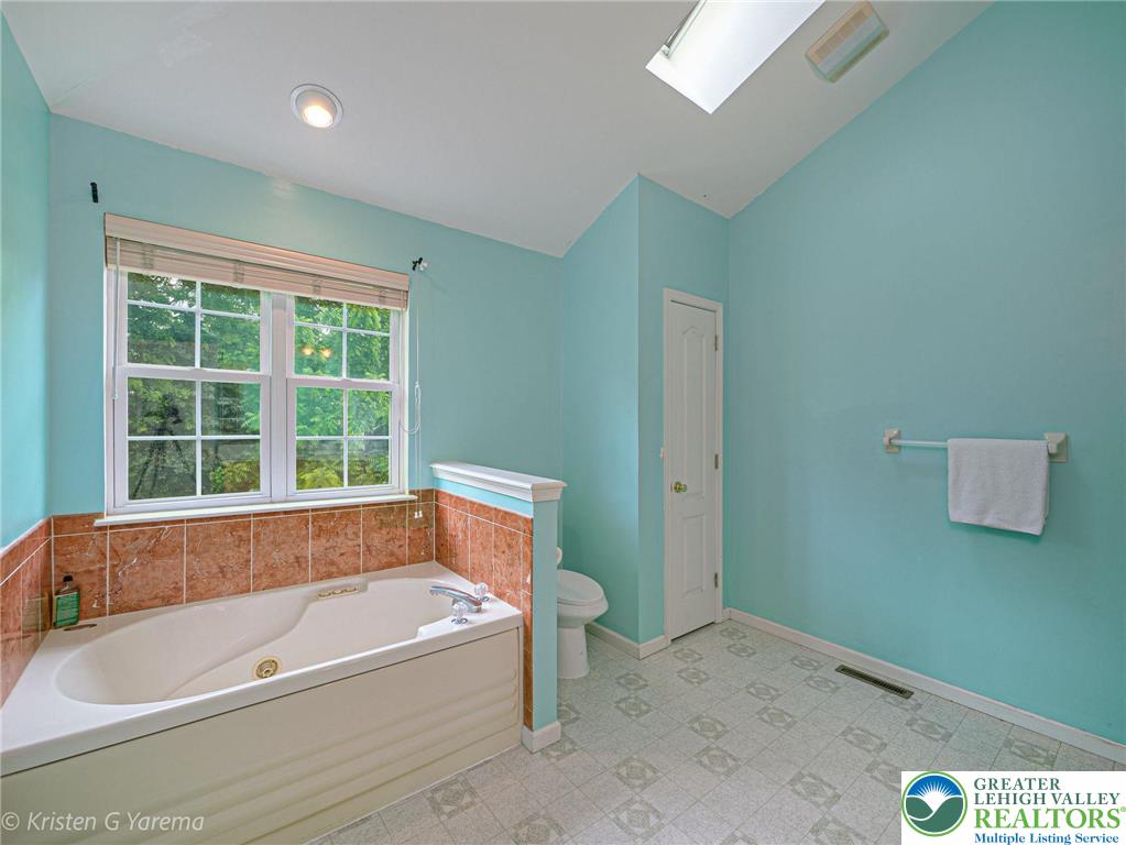 Forks Twp, Pennsylvania 18040, United States, 4 Bedrooms Bedrooms, ,3 BathroomsBathrooms,Residential,Active,151238