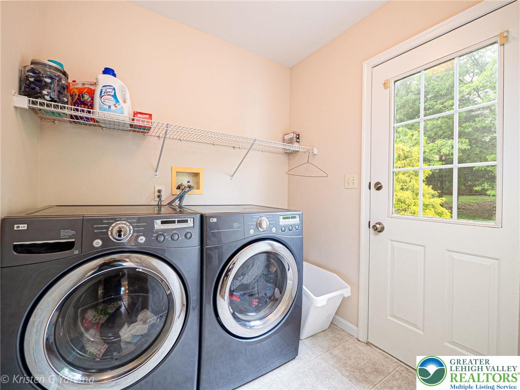 Forks Twp, Pennsylvania 18040, United States, 4 Bedrooms Bedrooms, ,3 BathroomsBathrooms,Residential,Active,151238