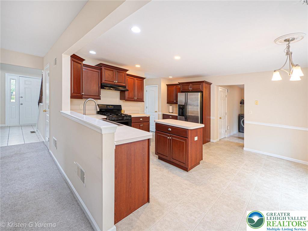 Forks Twp, Pennsylvania 18040, United States, 4 Bedrooms Bedrooms, ,3 BathroomsBathrooms,Residential,Active,151238