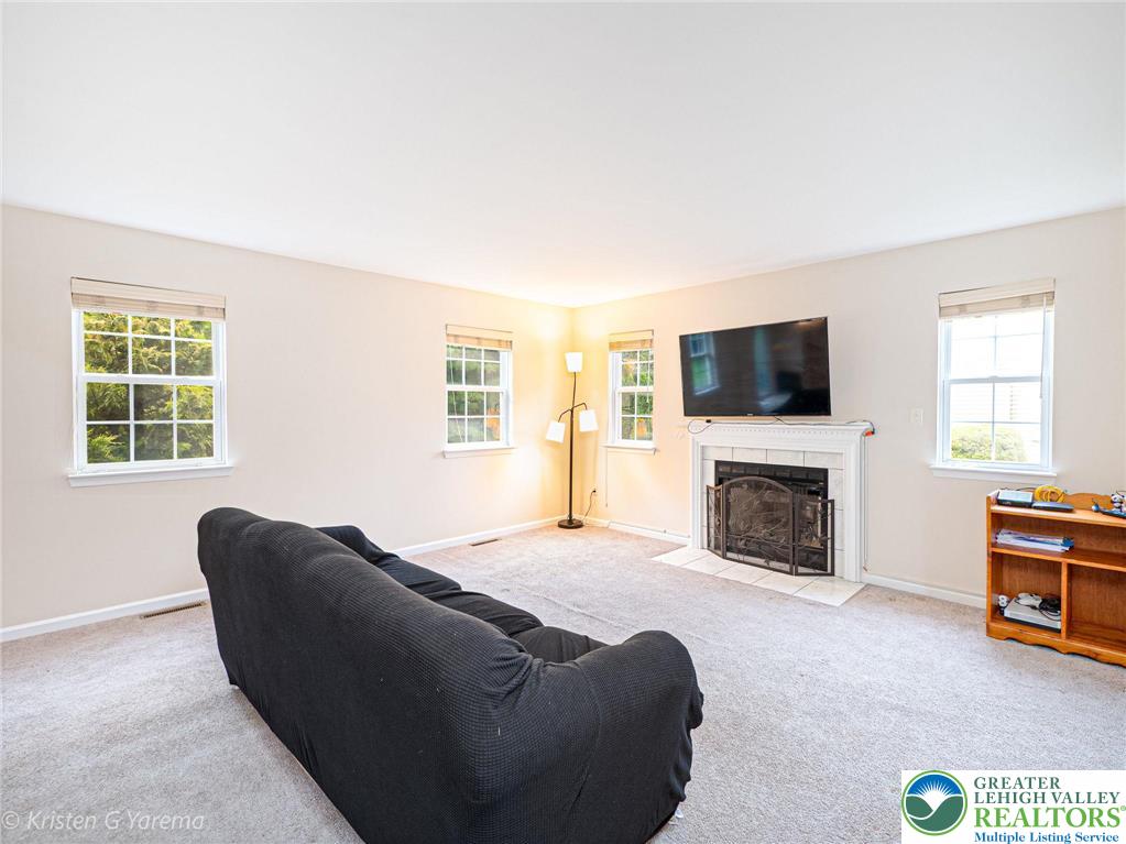 Forks Twp, Pennsylvania 18040, United States, 4 Bedrooms Bedrooms, ,3 BathroomsBathrooms,Residential,Active,151238