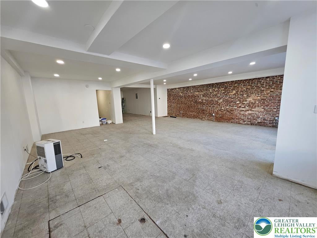 322 Ridge Avenue