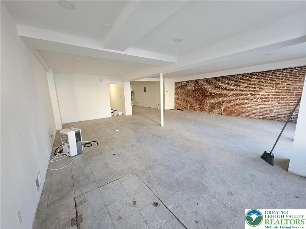 322 Ridge Avenue