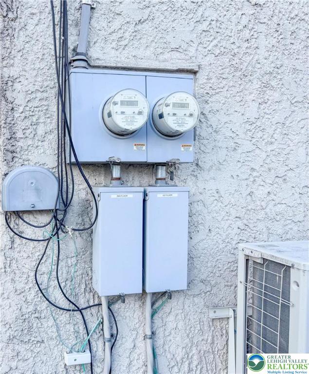 Whitehall Twp, Pennsylvania 18052, United States, 7 Bedrooms Bedrooms, ,4 BathroomsBathrooms,Residential,Pending,205459