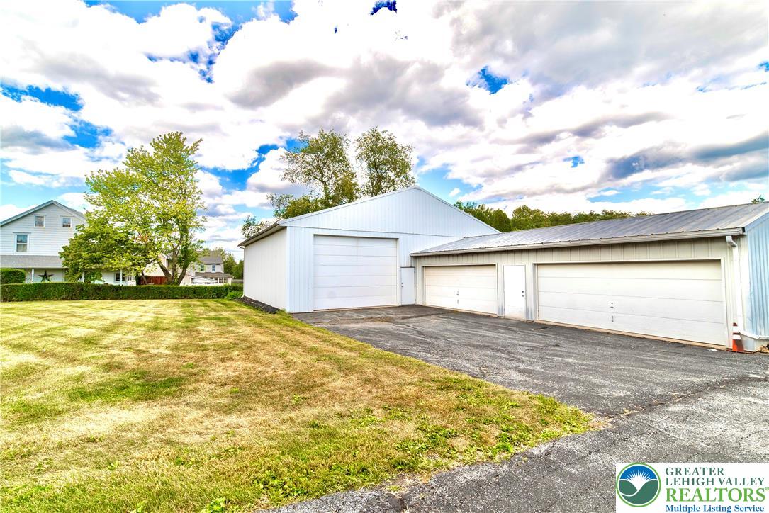 Whitehall Twp, Pennsylvania 18052, United States, 7 Bedrooms Bedrooms, ,4 BathroomsBathrooms,Residential,Pending,205459