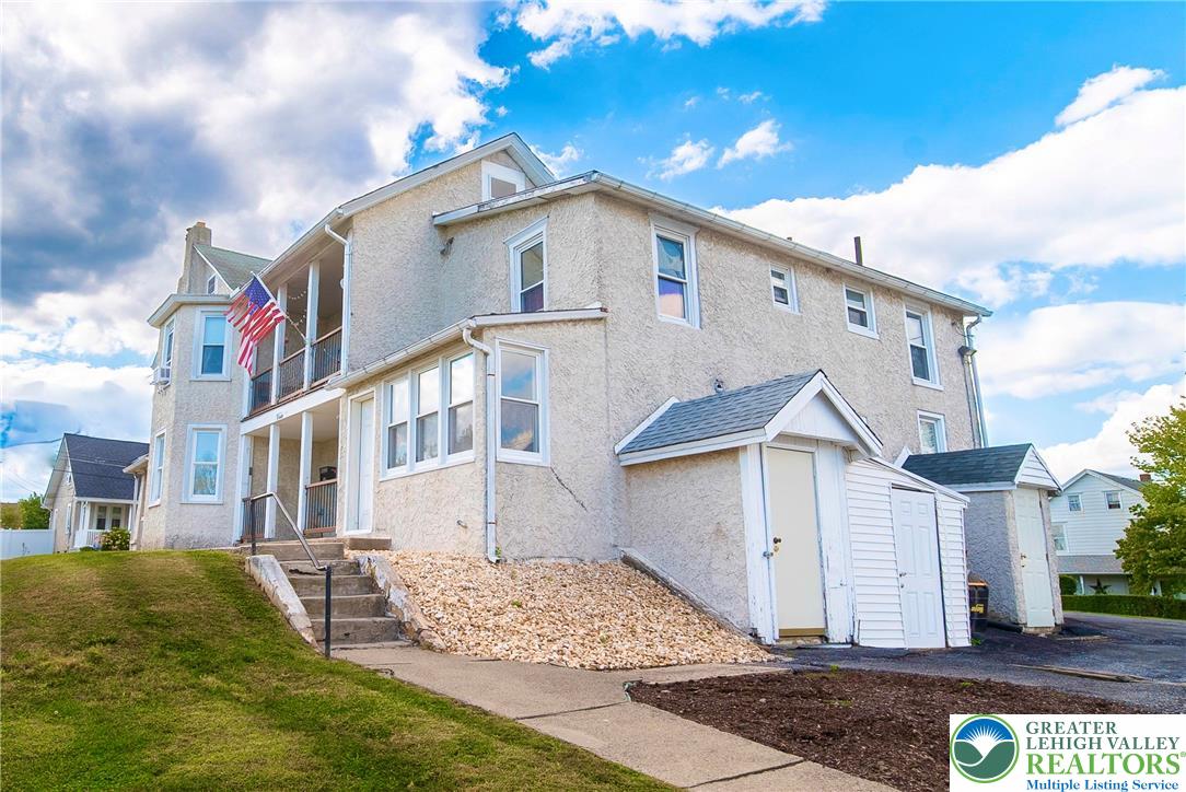 Whitehall Twp, Pennsylvania 18052, United States, 7 Bedrooms Bedrooms, ,4 BathroomsBathrooms,Residential,Pending,205459