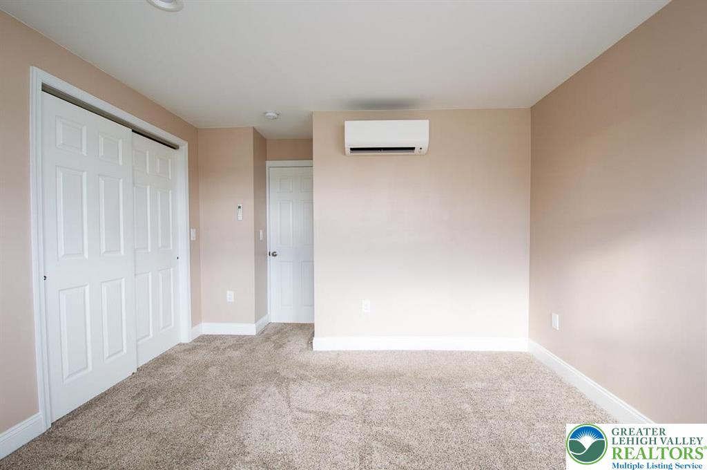 Whitehall Twp, Pennsylvania 18052, United States, 7 Bedrooms Bedrooms, ,4 BathroomsBathrooms,Residential,Pending,205459