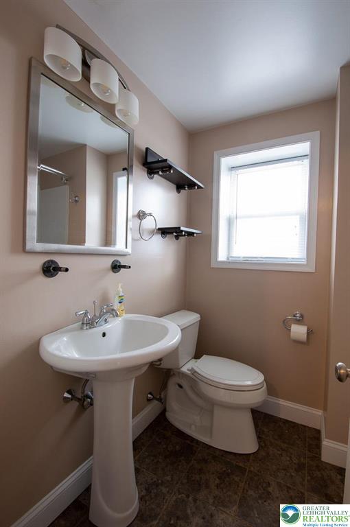 Whitehall Twp, Pennsylvania 18052, United States, 7 Bedrooms Bedrooms, ,4 BathroomsBathrooms,Residential,Pending,205459