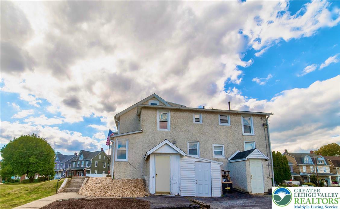 Whitehall Twp, Pennsylvania 18052, United States, 7 Bedrooms Bedrooms, ,4 BathroomsBathrooms,Residential,Pending,205459