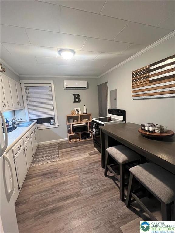 Whitehall Twp, Pennsylvania 18052, United States, 7 Bedrooms Bedrooms, ,4 BathroomsBathrooms,Residential,Pending,205459