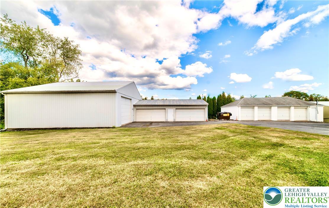 Whitehall Twp, Pennsylvania 18052, United States, 7 Bedrooms Bedrooms, ,4 BathroomsBathrooms,Residential,Pending,205459