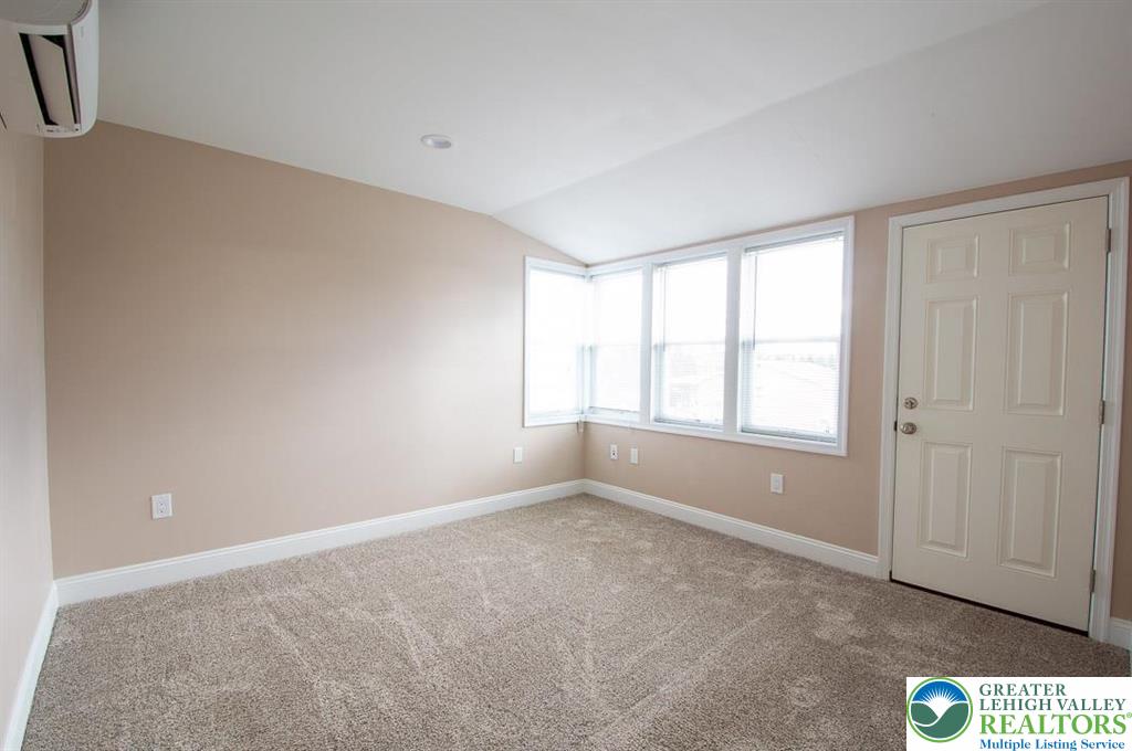 Whitehall Twp, Pennsylvania 18052, United States, 7 Bedrooms Bedrooms, ,4 BathroomsBathrooms,Residential,Pending,205459