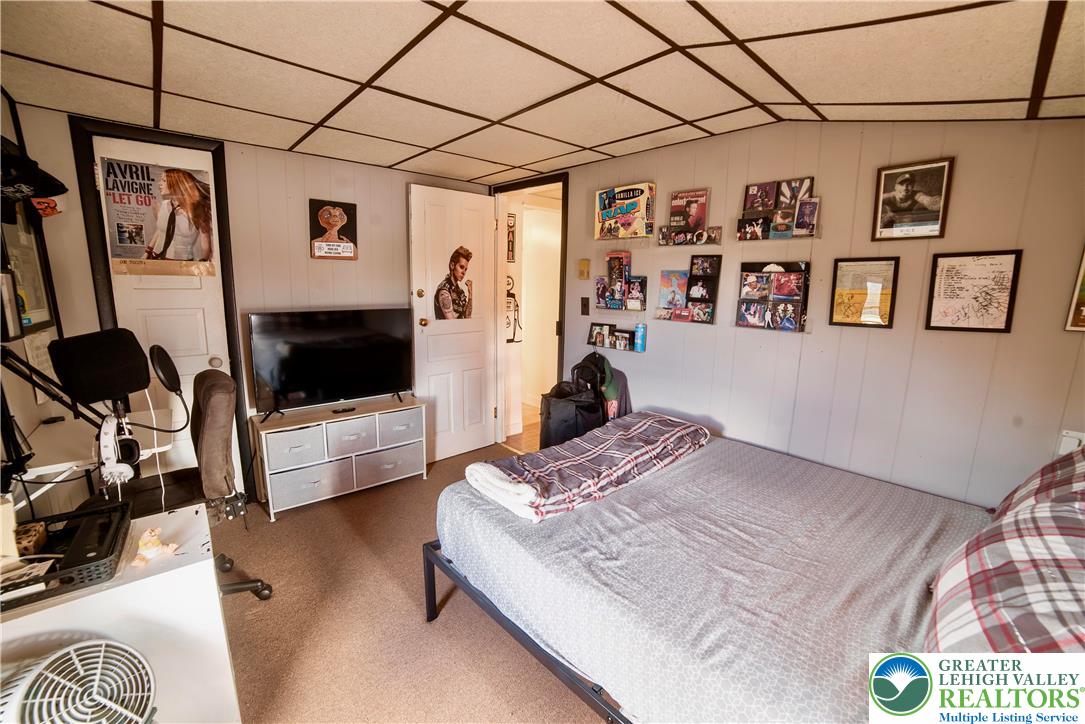 Whitehall Twp, Pennsylvania 18052, United States, 7 Bedrooms Bedrooms, ,4 BathroomsBathrooms,Residential,Pending,205459