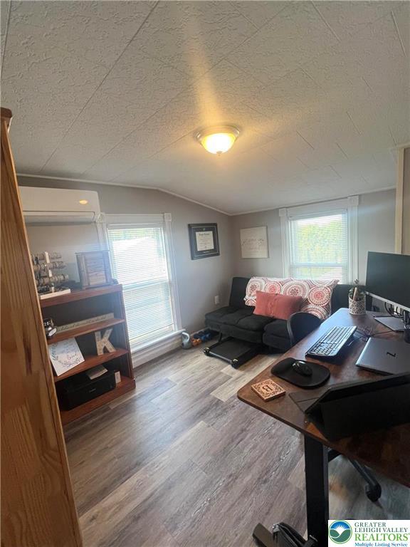 Whitehall Twp, Pennsylvania 18052, United States, 7 Bedrooms Bedrooms, ,4 BathroomsBathrooms,Residential,Pending,205459