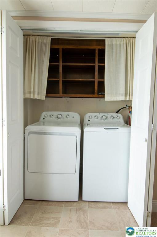 Whitehall Twp, Pennsylvania 18052, United States, 7 Bedrooms Bedrooms, ,4 BathroomsBathrooms,Residential,Pending,205459