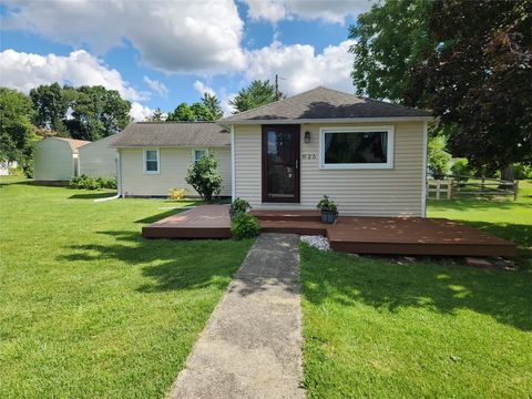 Photo of 825 Sherman Street, Catasauqua Boro, PA 18032 (MLS # 780266)