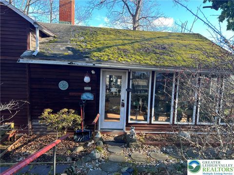 Photo of 1395 Sleepy Hollow Rd, Milford Twp, PA 18073 (MLS # 770528)