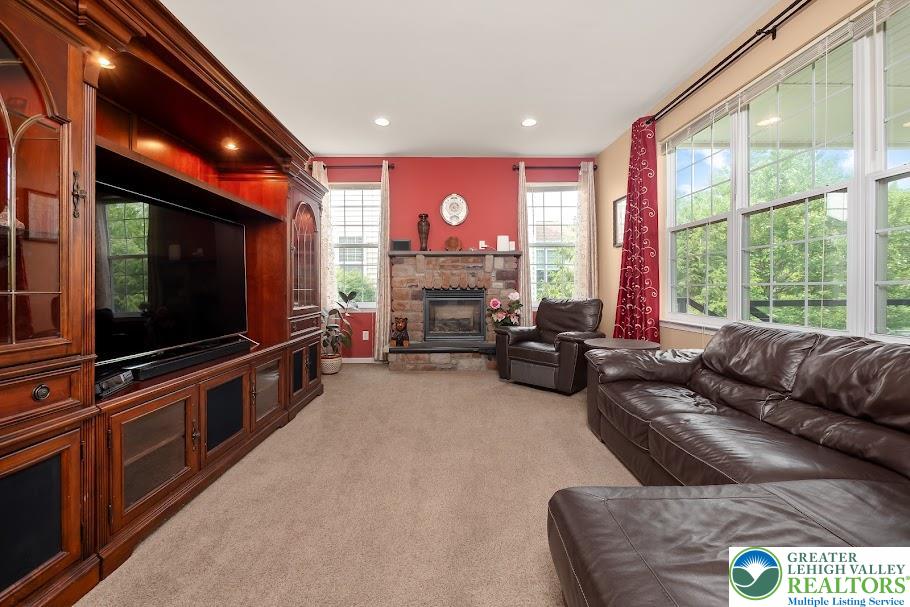 Upper Macungie Twp, Pennsylvania 18031, United States, 4 Bedrooms Bedrooms, ,4 BathroomsBathrooms,Residential,Pending,153458