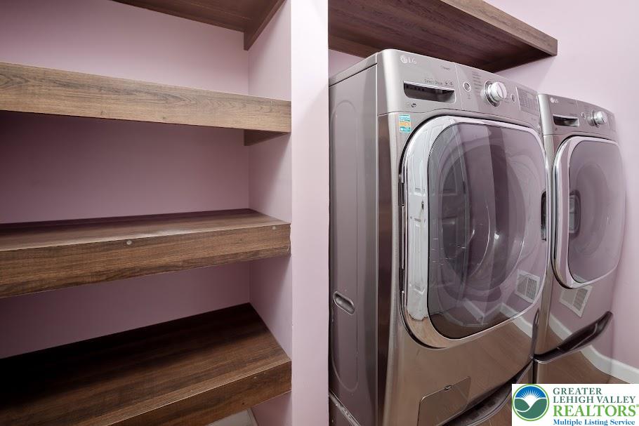 Upper Macungie Twp, Pennsylvania 18031, United States, 4 Bedrooms Bedrooms, ,4 BathroomsBathrooms,Residential,Pending,153458