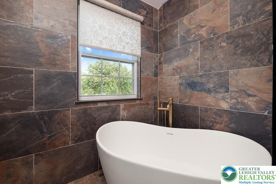 Upper Macungie Twp, Pennsylvania 18031, United States, 4 Bedrooms Bedrooms, ,4 BathroomsBathrooms,Residential,Pending,153458