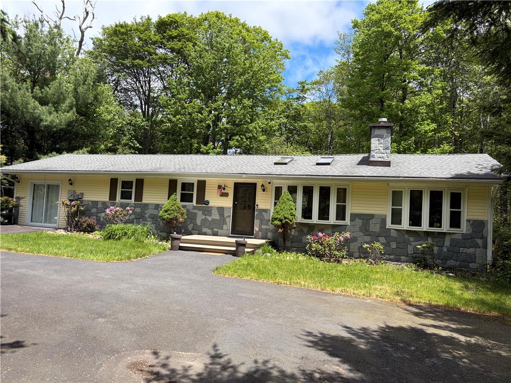 215 Larch Oval