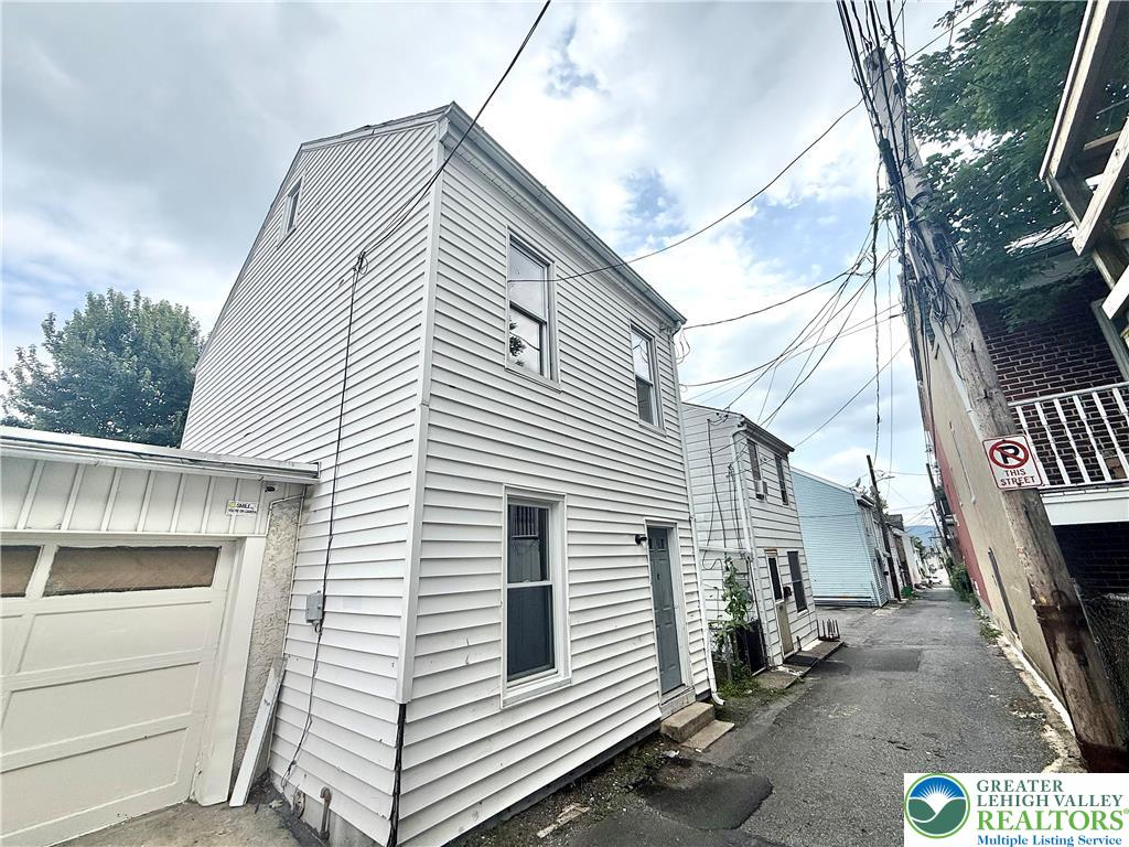Allentown City, Pennsylvania 18102, United States, 3 Bedrooms Bedrooms, ,1 BathroomBathrooms,Residential,Active,179742