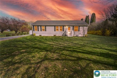 Photo of 838 S Dogwood Road, Lehigh Twp, PA 18088 (MLS # 775098)