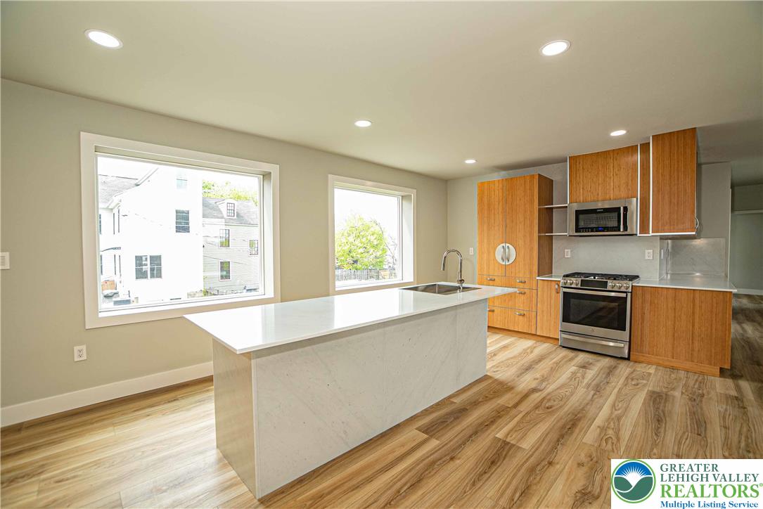 521 Ferry Street PENTHOUSE