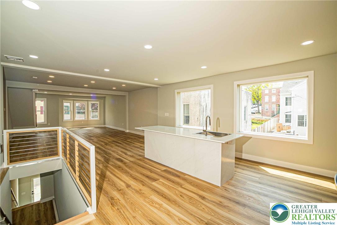 521 Ferry Street PENTHOUSE