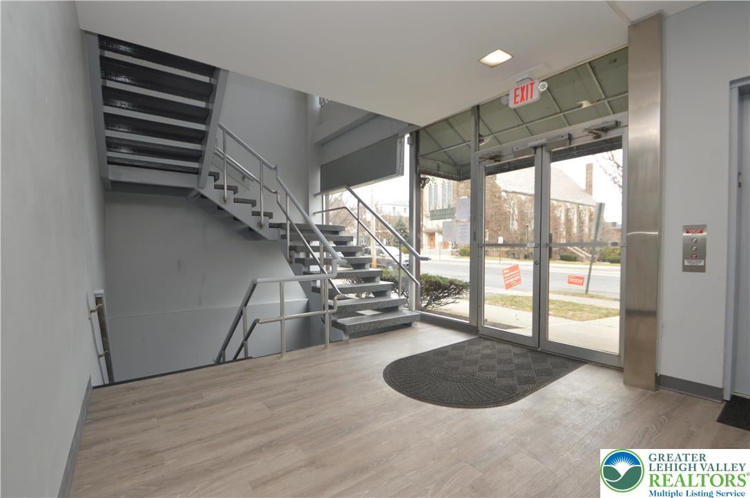 701 W Broad Street 102