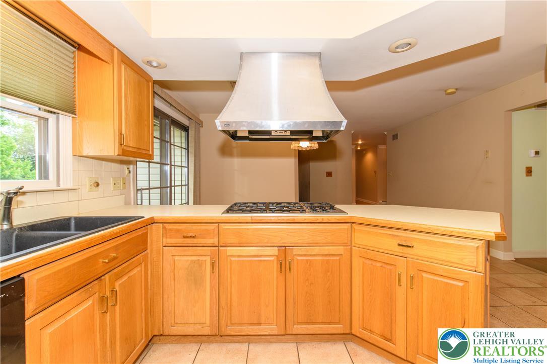 Hanover Twp, Pennsylvania 18017, United States, 4 Bedrooms Bedrooms, ,4 BathroomsBathrooms,Residential,Active,152390