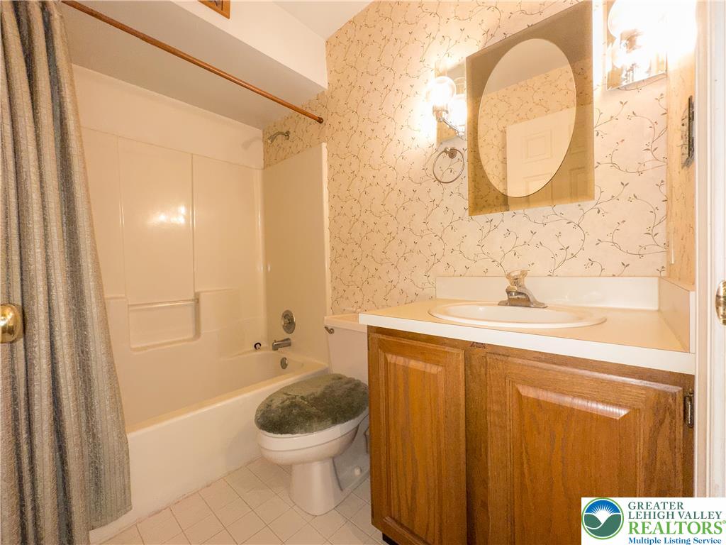 Hanover Twp, Pennsylvania 18017, United States, 4 Bedrooms Bedrooms, ,4 BathroomsBathrooms,Residential,Active,152390