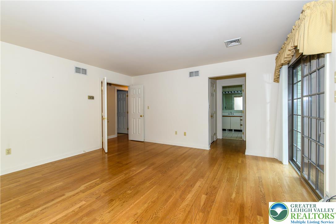 Hanover Twp, Pennsylvania 18017, United States, 4 Bedrooms Bedrooms, ,4 BathroomsBathrooms,Residential,Active,152390