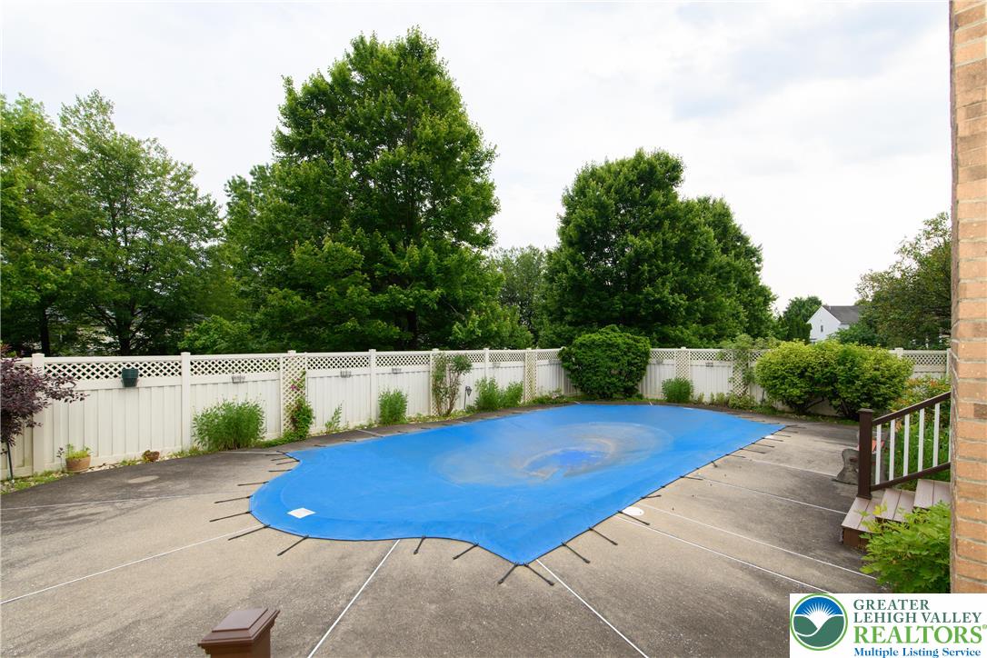 Hanover Twp, Pennsylvania 18017, United States, 4 Bedrooms Bedrooms, ,4 BathroomsBathrooms,Residential,Active,152390