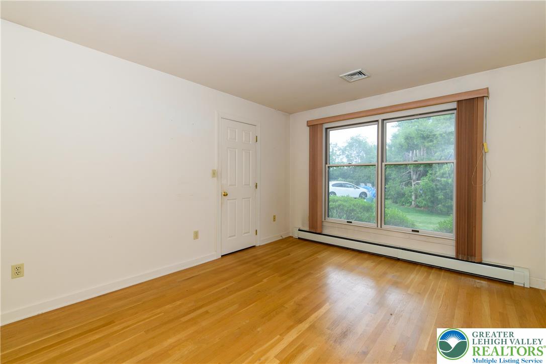 Hanover Twp, Pennsylvania 18017, United States, 4 Bedrooms Bedrooms, ,4 BathroomsBathrooms,Residential,Active,152390