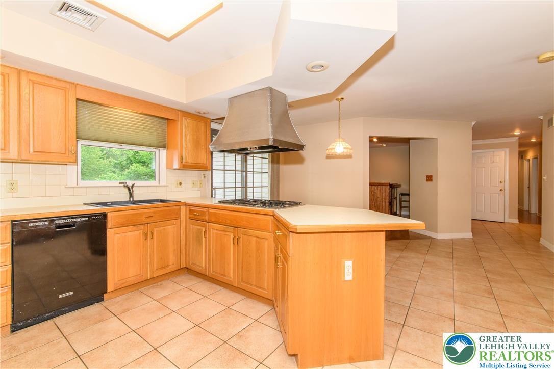 Hanover Twp, Pennsylvania 18017, United States, 4 Bedrooms Bedrooms, ,4 BathroomsBathrooms,Residential,Active,152390