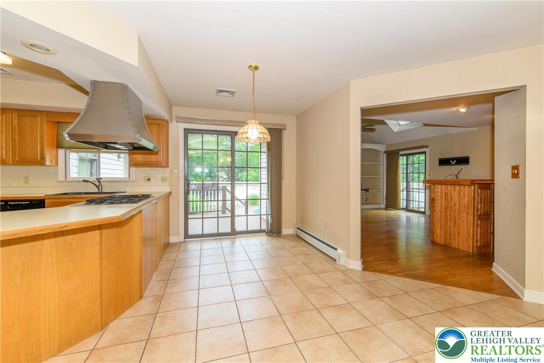 Hanover Twp, Pennsylvania 18017, United States, 4 Bedrooms Bedrooms, ,4 BathroomsBathrooms,Residential,Active,152390