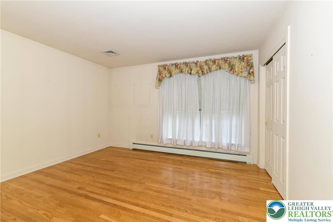 Hanover Twp, Pennsylvania 18017, United States, 4 Bedrooms Bedrooms, ,4 BathroomsBathrooms,Residential,Active,152390