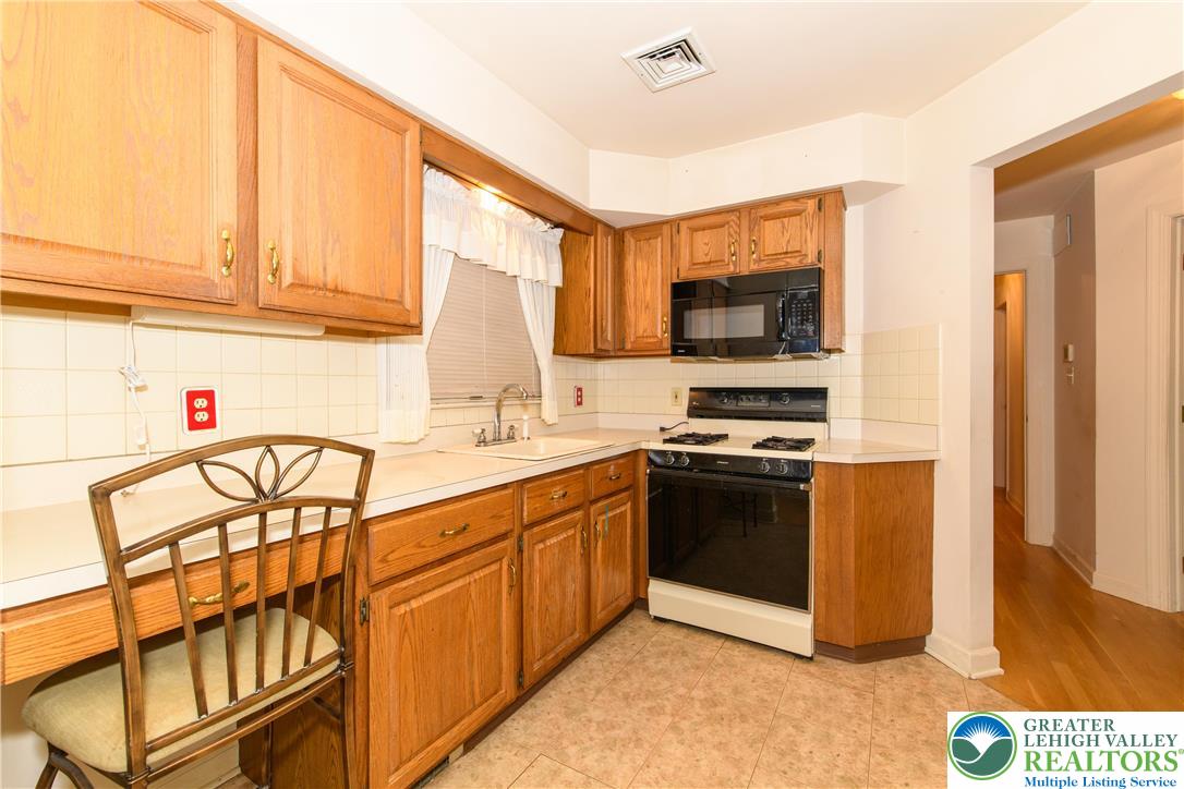 Hanover Twp, Pennsylvania 18017, United States, 4 Bedrooms Bedrooms, ,4 BathroomsBathrooms,Residential,Active,152390