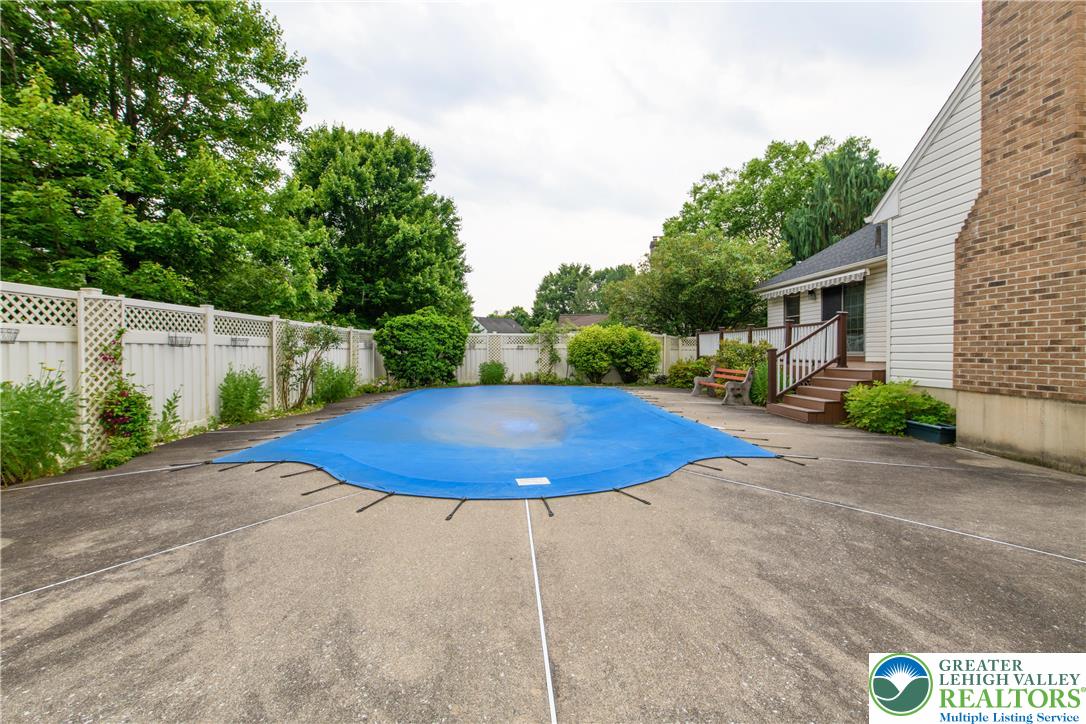 Hanover Twp, Pennsylvania 18017, United States, 4 Bedrooms Bedrooms, ,4 BathroomsBathrooms,Residential,Active,152390